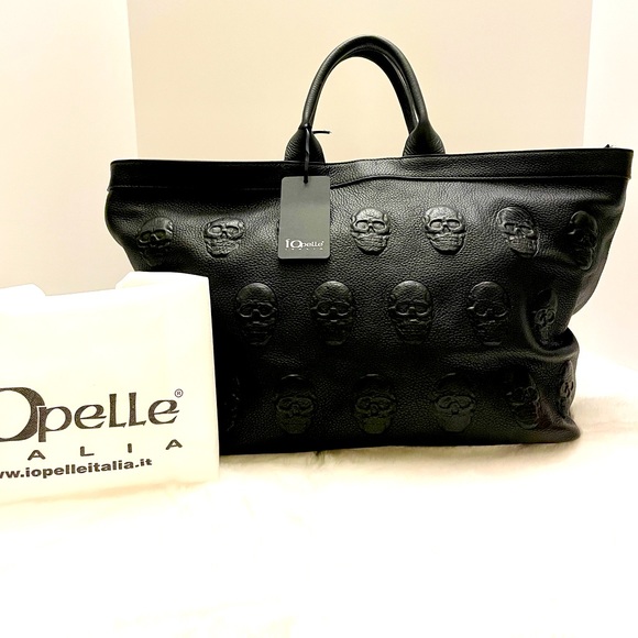 IO PELLE EMBOSSED SKULLS‎ GENUINE ITALIAN LEATHER TOTE-BLACK - Picture 1 of 9